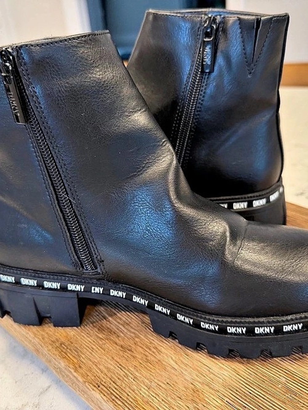 DKNY Fiza Lug Sole Bootie Black Ankle Boots US 5 / UK 3.5 Like New